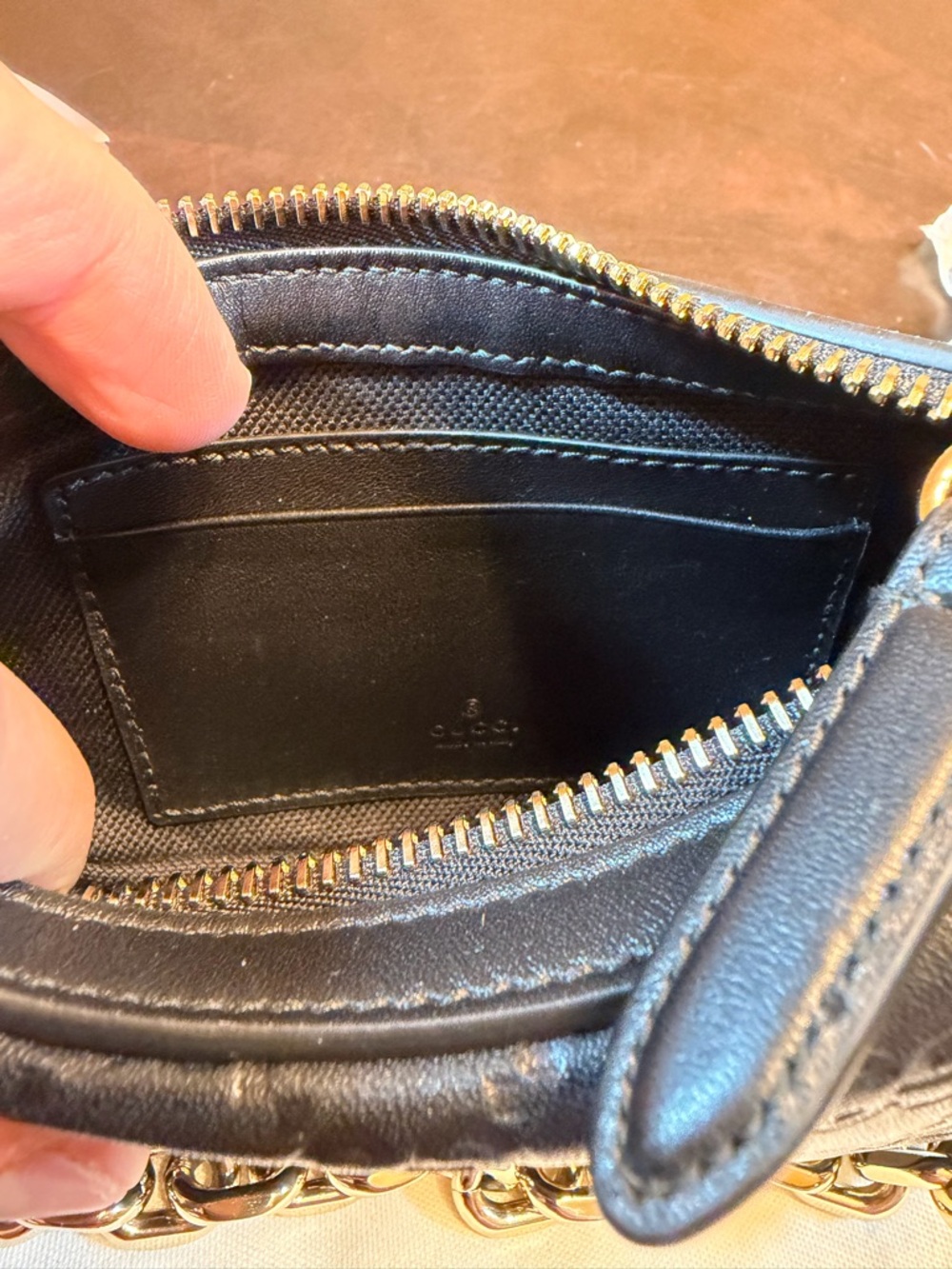 New Authentic Gucci GG Logo Embossed Leather Shoulder Bag Black - Picture 15 of 15